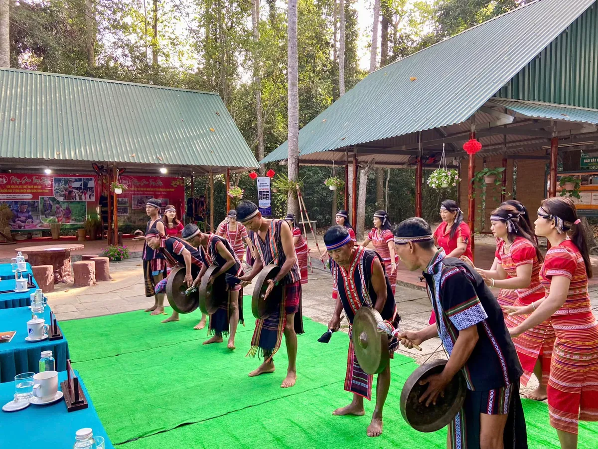 Địa đạo Củ Chi: Nơi lịch sử sống lại với những trải nghiệm hấp dẫn - Ảnh 9. Địa đạo Củ Chi: Nơi lịch sử sống lại với những trải nghiệm hấp dẫn - Ảnh 9.