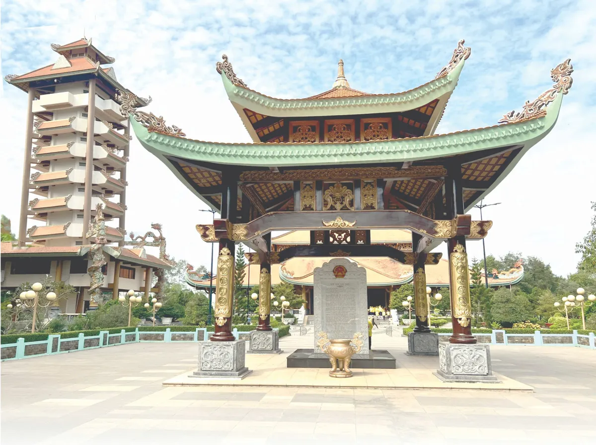 Địa đạo Củ Chi: Nơi lịch sử sống lại với những trải nghiệm hấp dẫn - Ảnh 4. Địa đạo Củ Chi: Nơi lịch sử sống lại với những trải nghiệm hấp dẫn - Ảnh 4.