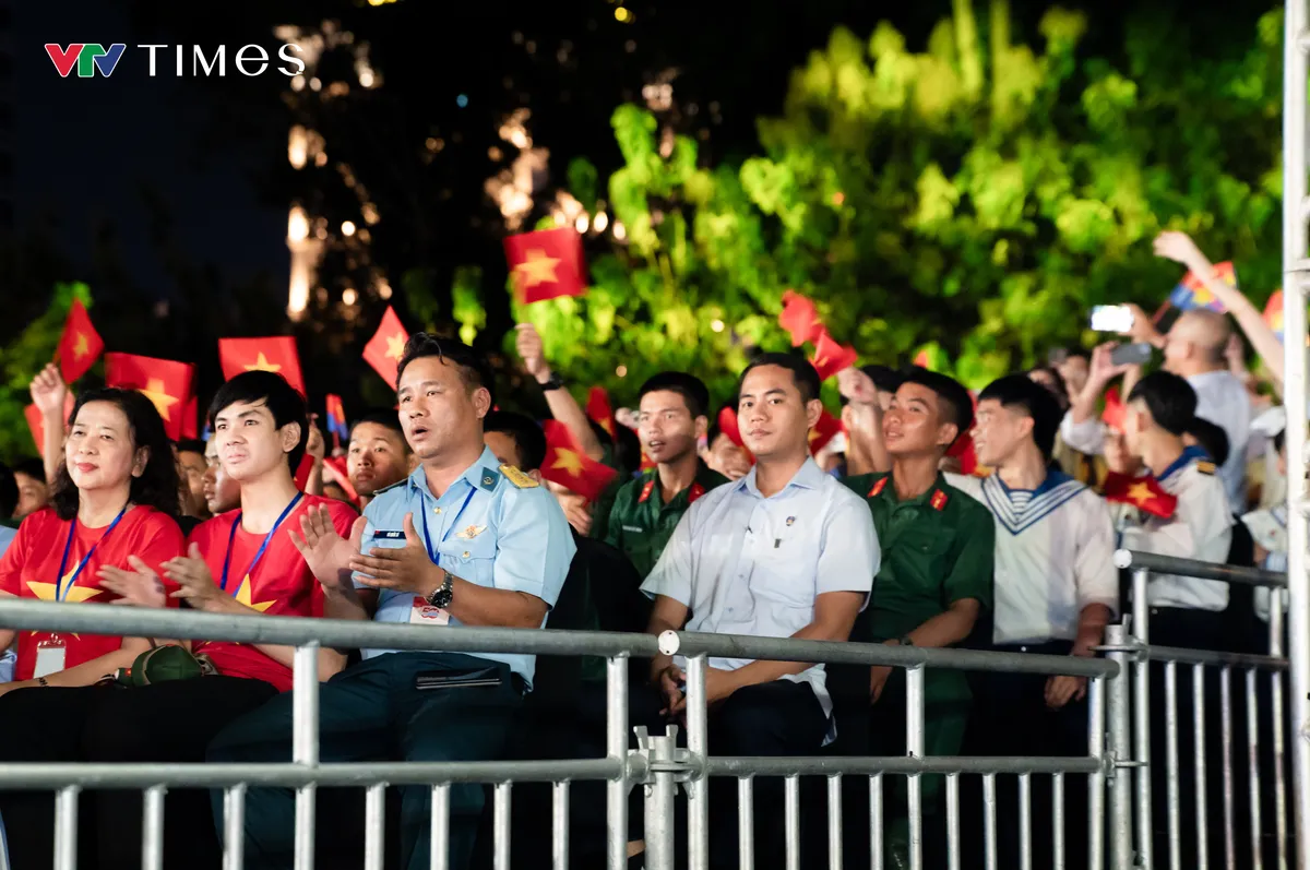 Choáng ngợp, đầy cảm xúc với chương trình nghệ thuật Đất nước trọn niềm vui - Ảnh 11. Choáng ngợp, đầy cảm xúc với chương trình nghệ thuật Đất nước trọn niềm vui - Ảnh 11.