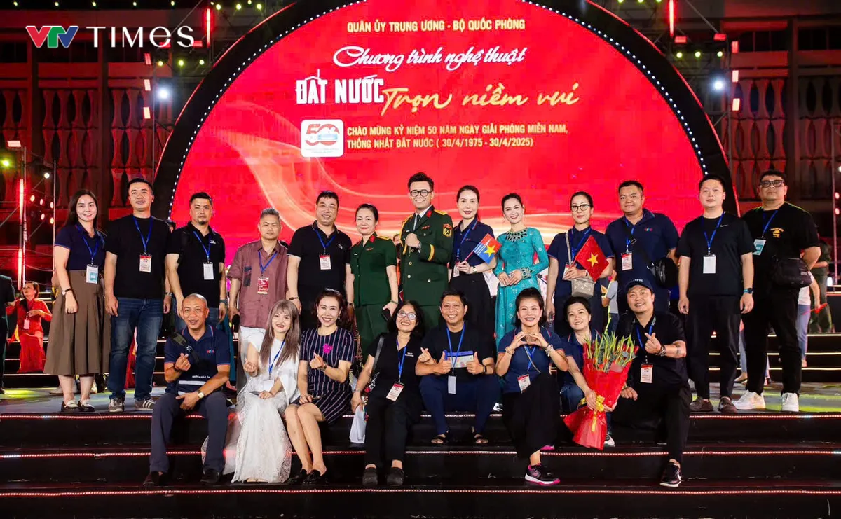 Choáng ngợp, đầy cảm xúc với chương trình nghệ thuật Đất nước trọn niềm vui - Ảnh 13. Choáng ngợp, đầy cảm xúc với chương trình nghệ thuật Đất nước trọn niềm vui - Ảnh 13.