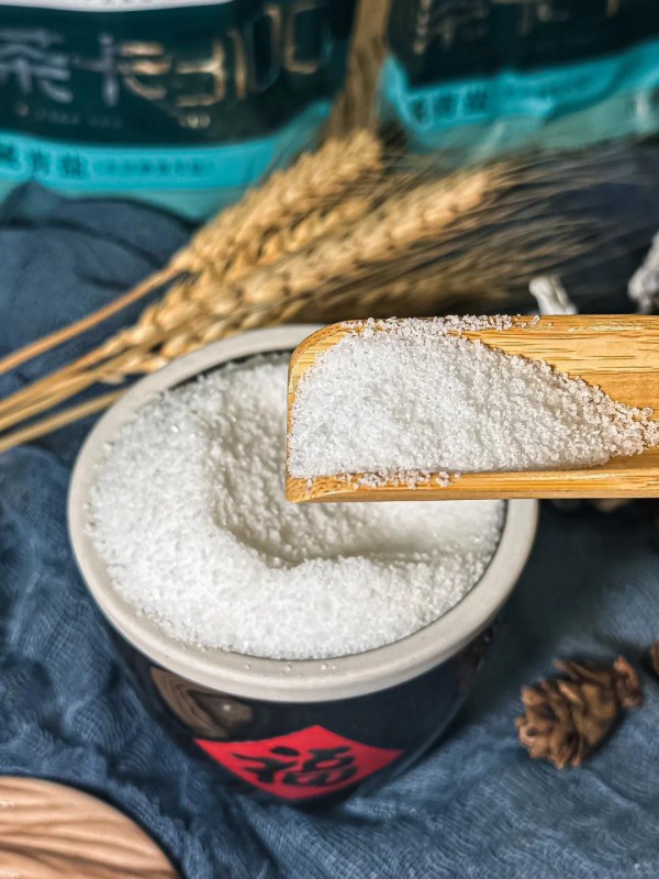 Trộn muối, mật ong vào sữa rửa mặt giúp da láng bóng