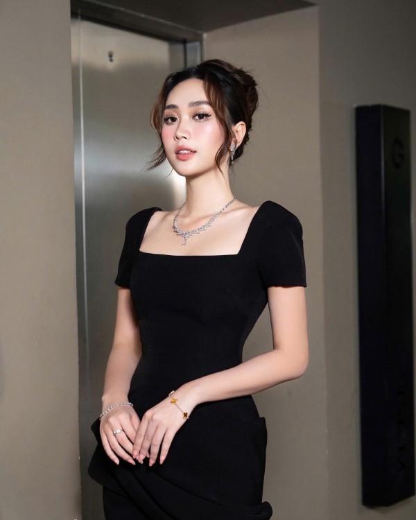 Cô gái thuộc 