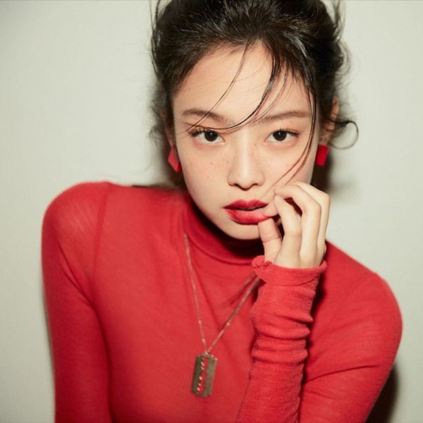 Mỹ nhân Âu - Á lăng xê mốt trang điểm tàn nhang ngày hè