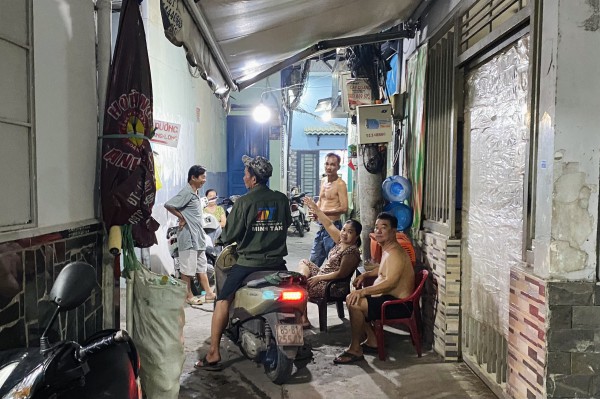 Hẻm 'bát quái' ở TP.HCM: Dung dị sống nhớ, nơi tang sự phải ra đầu hẻm Hẻm 'bát quái' ở TP.HCM: Dung dị sống nhớ, nơi tang sự phải ra đầu hẻm
