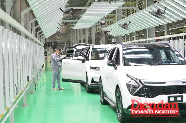 Tăng trưởng mạnh và cuộc đua giảm giá trên thị trường ô tô