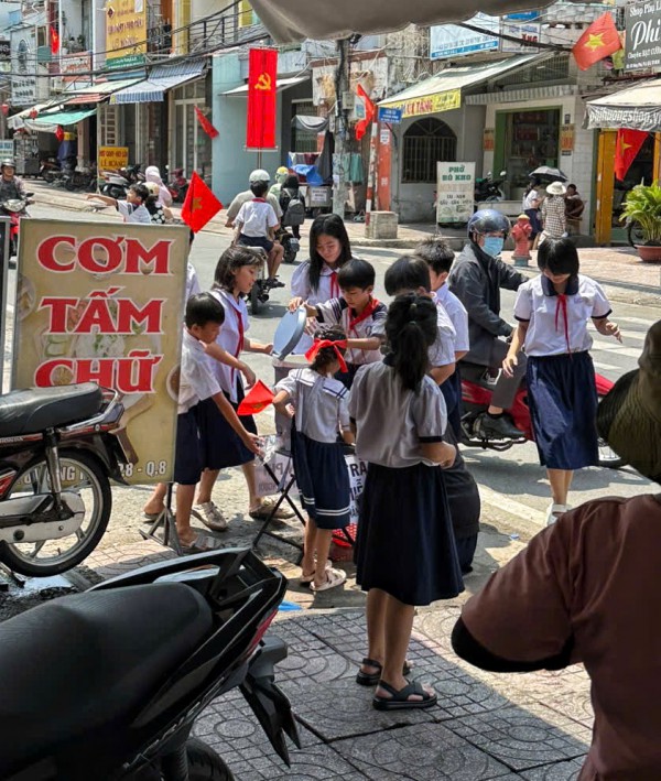 Hôm nay 14 âm lịch, nhiều quán ở TP.HCM tặng cơm chay miễn phí mùa Phật đản Hôm nay 14 âm lịch, nhiều quán ở TP.HCM tặng cơm chay miễn phí mùa Phật đản