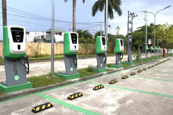 Sạc siêu nhanh: “Kẻ đốt cháy” tuổi thọ pin xe điện