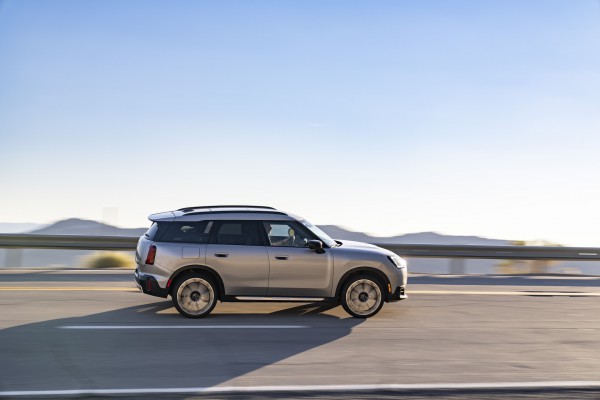 MINI Countryman 2025 'lột xác' thiết kế, giá từ 2,6 tỉ đồng MINI Countryman 2025 'lột xác' thiết kế, giá từ 2,6 tỉ đồng