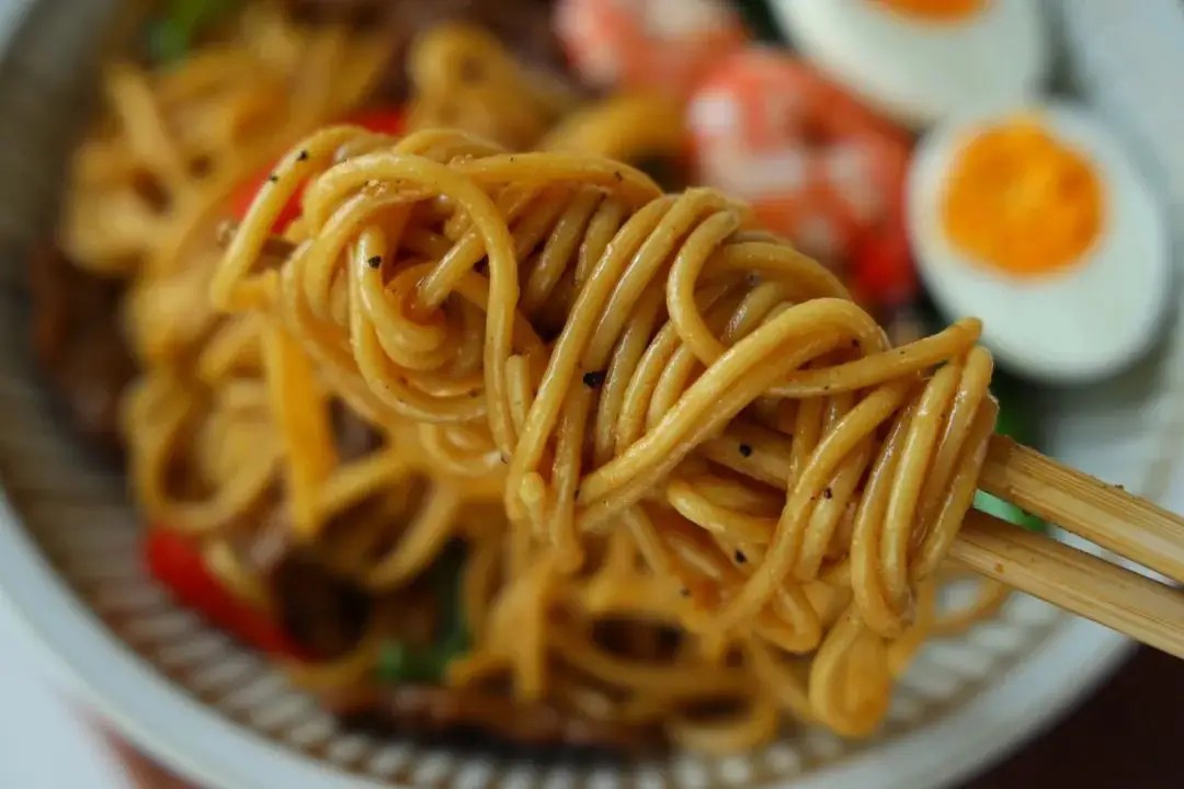 Mì bò sốt tiêu đen chuẩn nhà hàng, làm siêu nhanh tại nhà
