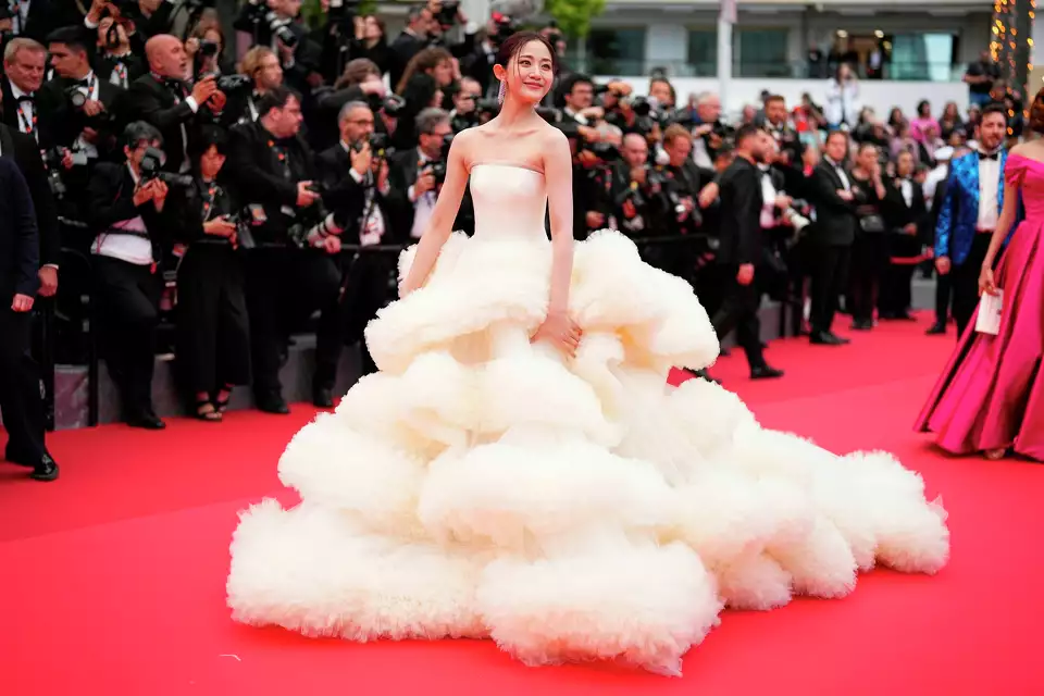 Dàn mỹ nhân sang trọng trên thảm đỏ ngày khai mạc LHP Cannes 2025 Dàn mỹ nhân sang trọng trên thảm đỏ ngày khai mạc LHP Cannes 2025
