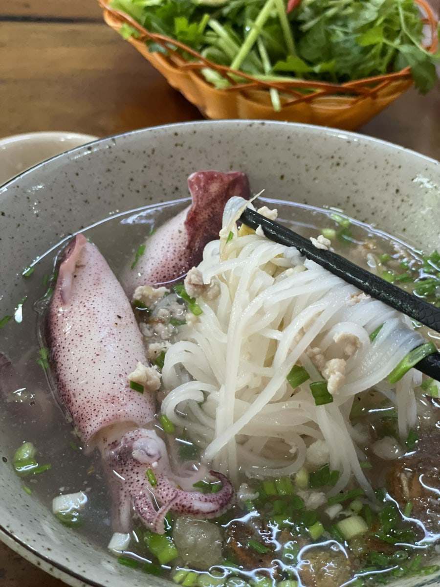 Khách Hàn lần đầu thử món này, ăn hết sạch cả bát