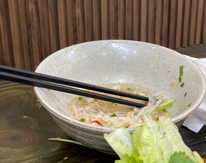 Khách Hàn lần đầu thử món này, ăn hết sạch cả bát