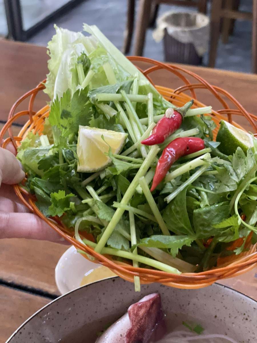 Khách Hàn lần đầu thử món này, ăn hết sạch cả bát