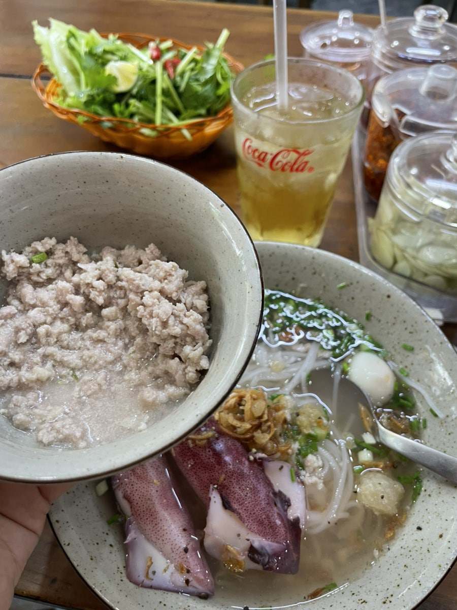 Khách Hàn lần đầu thử món này, ăn hết sạch cả bát