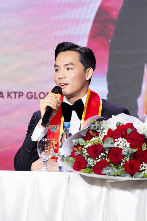 Siêu mẫu Vũ Linh đại diện Việt Nam thi Siêu mẫu Vũ Linh đại diện Việt Nam thi