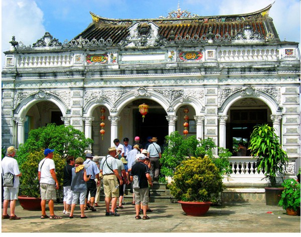 Du khách nước ngoài khen nơi này đẹp nhất bên dòng Cửu Long Du khách nước ngoài khen nơi này đẹp nhất bên dòng Cửu Long