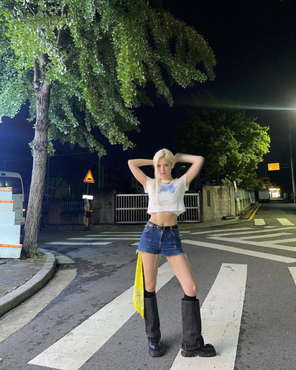 Bí quyết diện quần short denim mùa hè giúp "hack dáng" Bí quyết diện quần short denim mùa hè giúp "hack dáng"