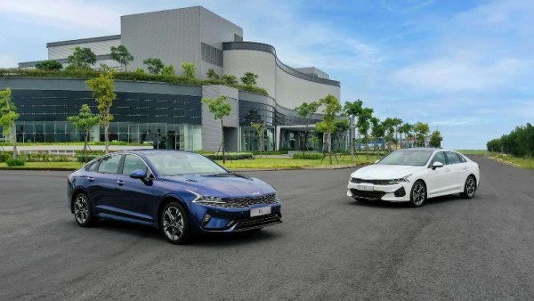 Sedan hạng D "lao dốc", Toyota Camry vẫn trụ vững nhờ đâu?