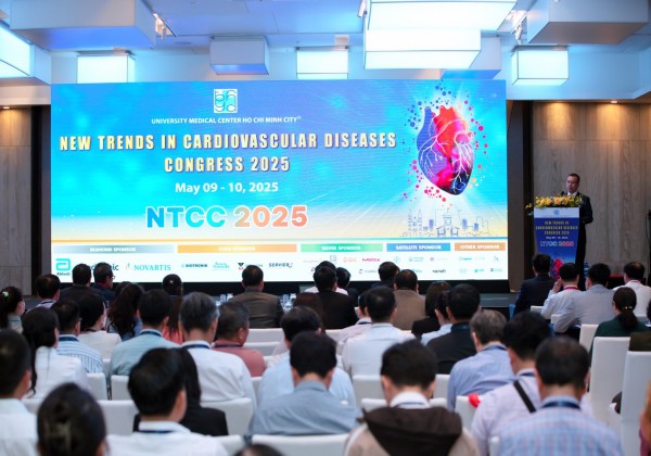 Bệnh tiềm tàng của người có công việc đứng lâu - ngồi nhiều Bệnh tiềm tàng của người có công việc đứng lâu - ngồi nhiều