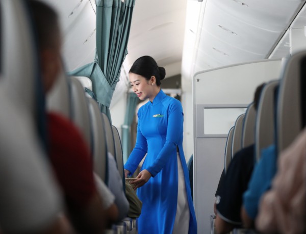 Đồng phục tiếp viên Vietnam Airlines qua các thời kỳ Đồng phục tiếp viên Vietnam Airlines qua các thời kỳ