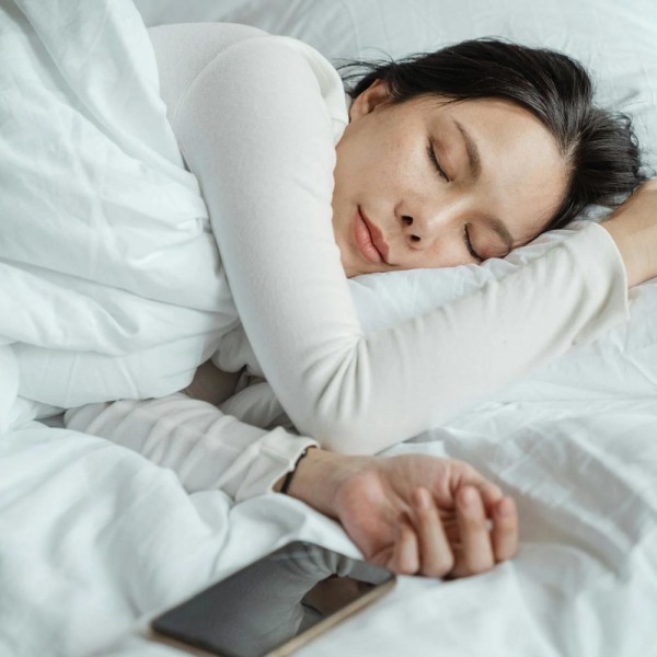 Những thói quen xấu khiến khuôn mặt bị mất cân đối