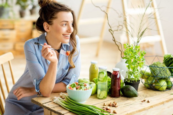 Những thói quen xấu khiến khuôn mặt bị mất cân đối