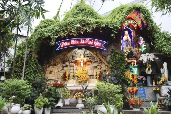 Nhà thờ 103 tuổi trên khu nghĩa trang ở TP.HCM, mang tên thánh nữ bị hỏa thiêu
