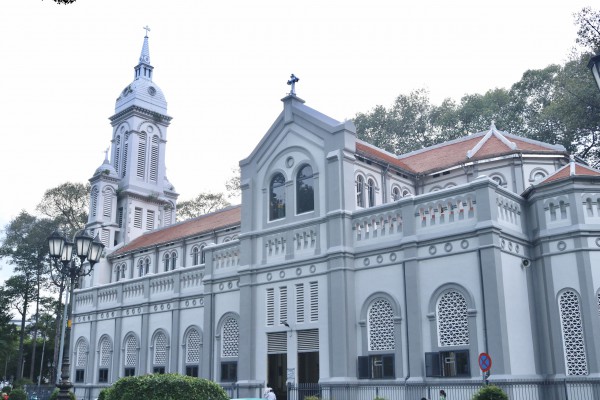 Nhà thờ 103 tuổi trên khu nghĩa trang ở TP.HCM, mang tên thánh nữ bị hỏa thiêu Nhà thờ 103 tuổi trên khu nghĩa trang ở TP.HCM, mang tên thánh nữ bị hỏa thiêu