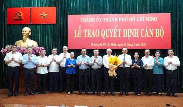 Nhân sự TP.HCM: Ông Phan Nguyễn Như Khuê nghỉ hưu Nhân sự TP.HCM: Ông Phan Nguyễn Như Khuê nghỉ hưu