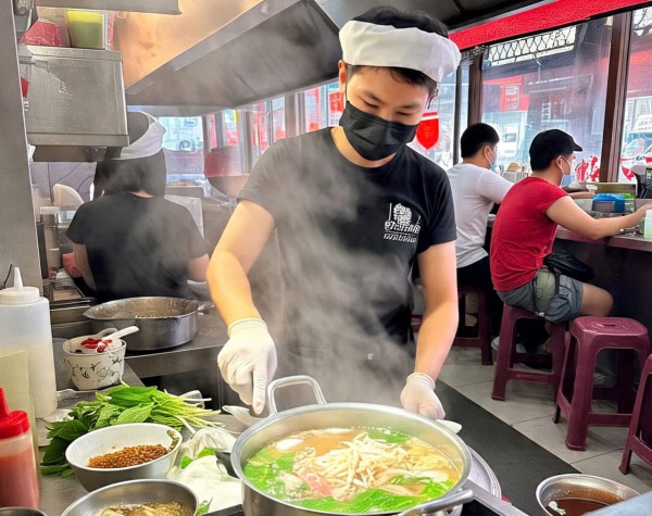 Đề xuất phạt tới 7 triệu vì móng tay, trang sức: Chủ quán ở TP.HCM cẩn trọng hơn Đề xuất phạt tới 7 triệu vì móng tay, trang sức: Chủ quán ở TP.HCM cẩn trọng hơn
