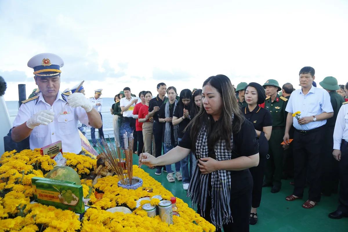 7 ngày đến với Trường Sa: Kết thúc một hành trình, mở ra một khởi đầu - Ảnh 2. 7 ngày đến với Trường Sa: Kết thúc một hành trình, mở ra một khởi đầu - Ảnh 2.