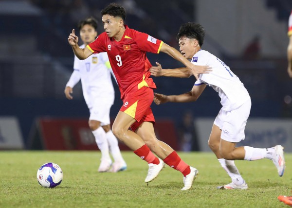 Bài toán cực khó của HLV Kim Sang-sik Bài toán cực khó của HLV Kim Sang-sik