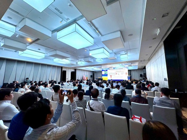 Bệnh tiềm tàng của người có công việc đứng lâu - ngồi nhiều Bệnh tiềm tàng của người có công việc đứng lâu - ngồi nhiều