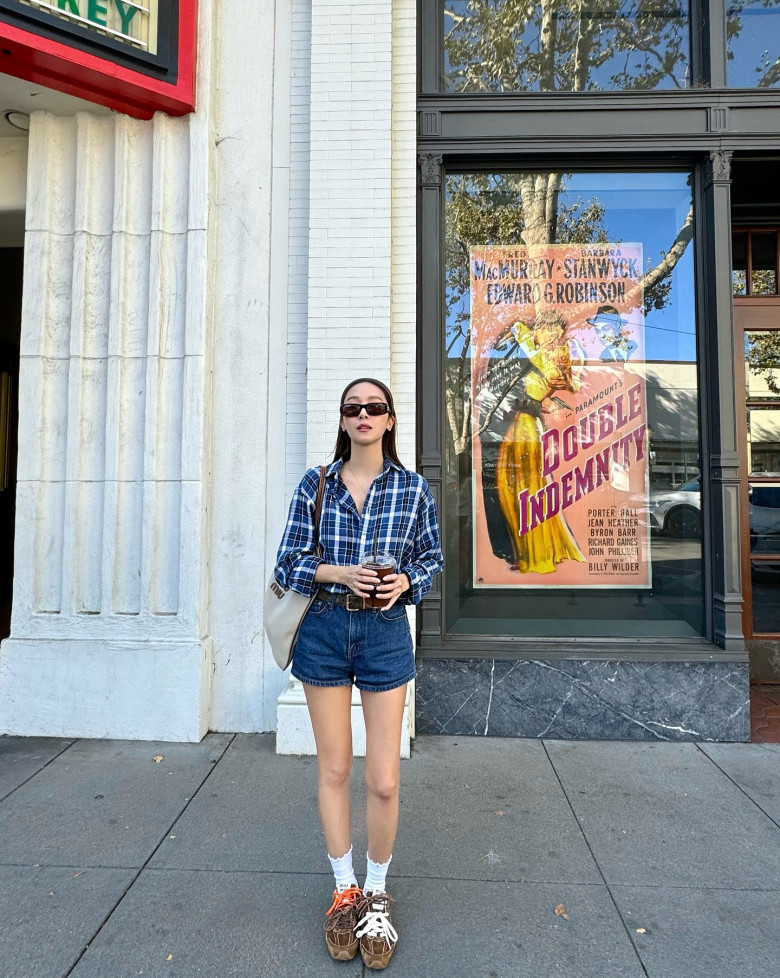 Bí quyết diện quần short denim mùa hè giúp "hack dáng" Bí quyết diện quần short denim mùa hè giúp "hack dáng"