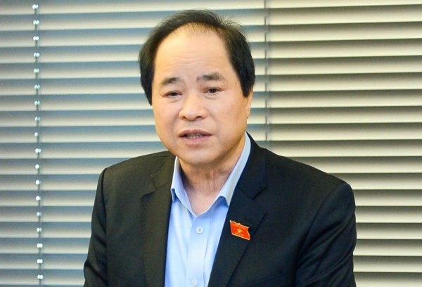 Bộ trưởng GD-ĐT: 'Mong muốn cuộc cạnh tranh vào trường công giảm bớt' Bộ trưởng GD-ĐT: 'Mong muốn cuộc cạnh tranh vào trường công giảm bớt'