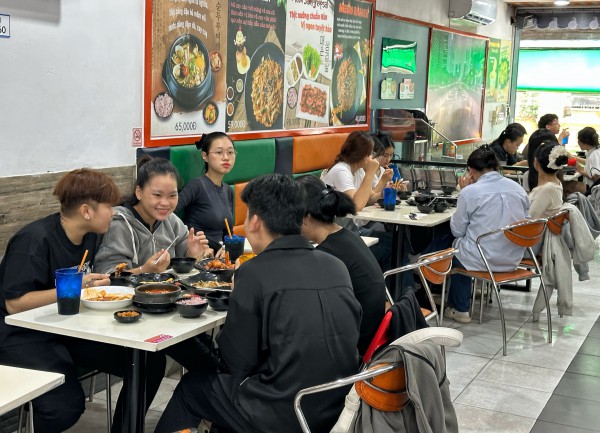 Đề xuất phạt tới 7 triệu vì móng tay, trang sức: Chủ quán ở TP.HCM cẩn trọng hơn Đề xuất phạt tới 7 triệu vì móng tay, trang sức: Chủ quán ở TP.HCM cẩn trọng hơn