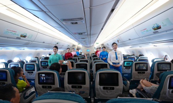 Đồng phục tiếp viên Vietnam Airlines qua các thời kỳ Đồng phục tiếp viên Vietnam Airlines qua các thời kỳ