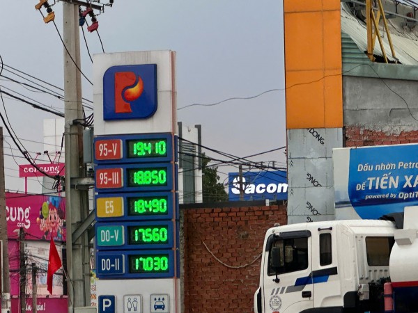 Giá xăng dầu hôm nay 14.5.2025: Xăng trong nước tăng bao nhiêu đồng một lít? Giá xăng dầu hôm nay 14.5.2025: Xăng trong nước tăng bao nhiêu đồng một lít?