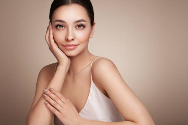Những thói quen xấu khiến khuôn mặt bị mất cân đối