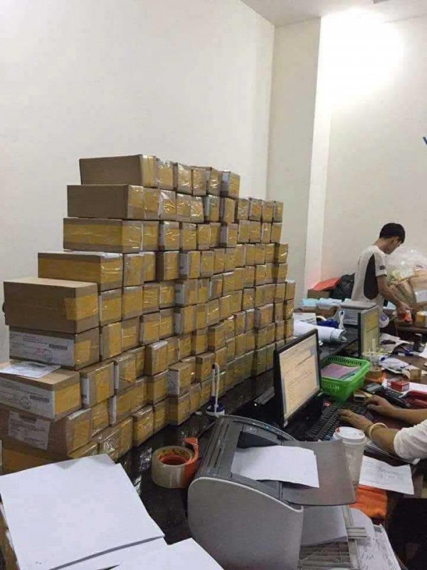 Shop bán lẻ nhọc nhằn cạnh tranh trên sàn điện tử Shop bán lẻ nhọc nhằn cạnh tranh trên sàn điện tử