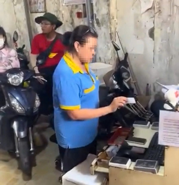 Xử lý bãi giữ xe máy 'chặt chém' 100.000 đồng sau xem diễu binh
