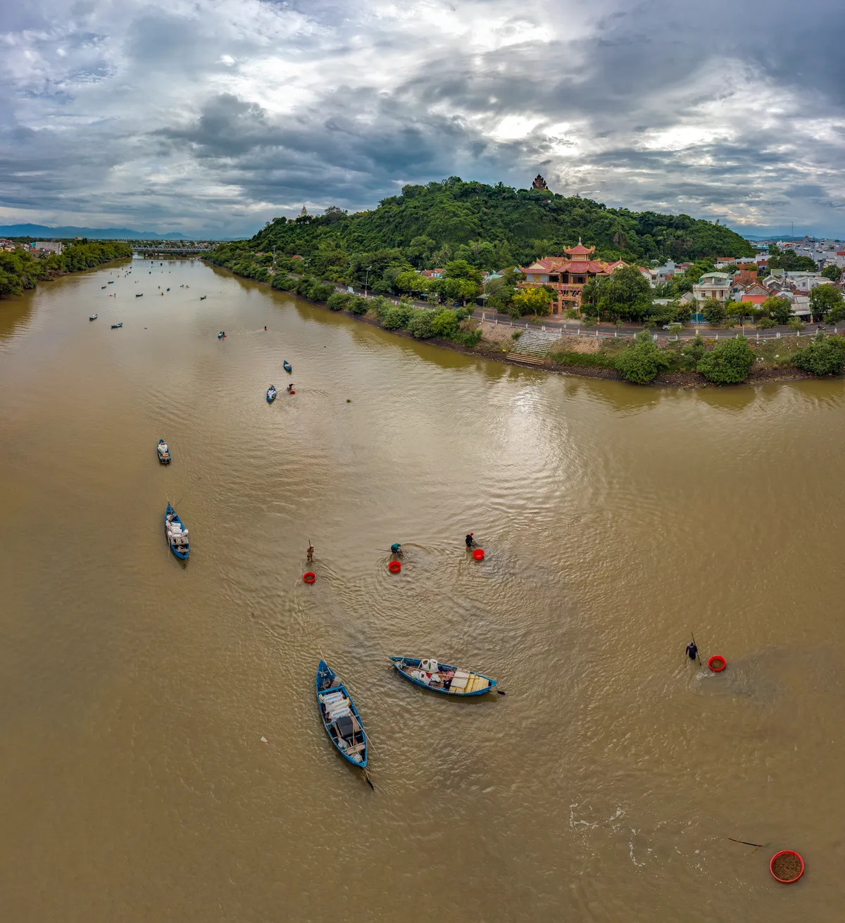 Sống nơi cửa biển - Ảnh 3. Sống nơi cửa biển - Ảnh 3.