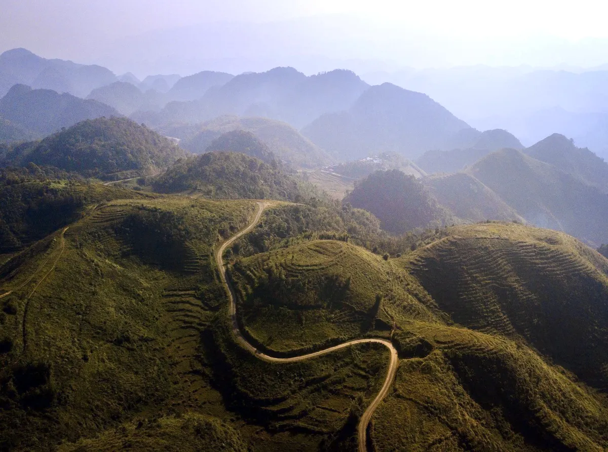 Hồ Sam Tạng - Viên ngọc thô trên đỉnh núi Pù Bin, Hòa Bình - Ảnh 1. Hồ Sam Tạng - Viên ngọc thô trên đỉnh núi Pù Bin, Hòa Bình - Ảnh 1.