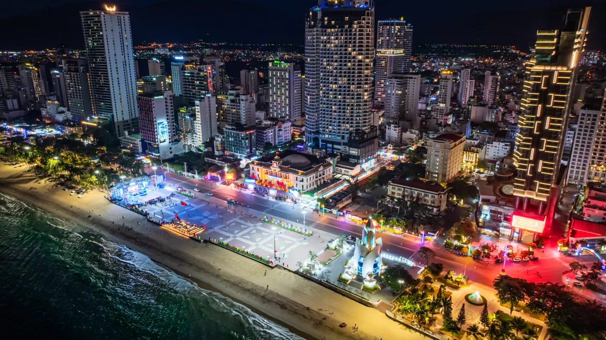 Nha Trang chào hè 2025: Kỳ vọng một mùa du lịch sôi động và bứt phá - Ảnh 1. Nha Trang chào hè 2025: Kỳ vọng một mùa du lịch sôi động và bứt phá - Ảnh 1.