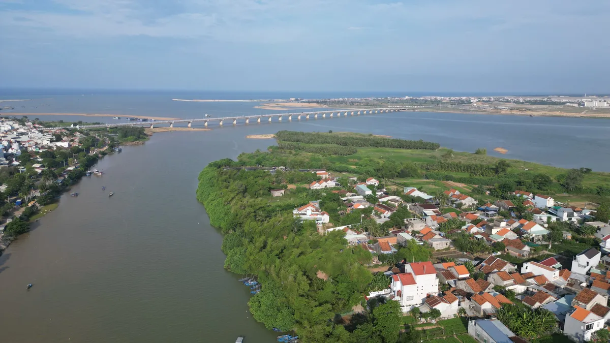 Sống nơi cửa biển - Ảnh 1.