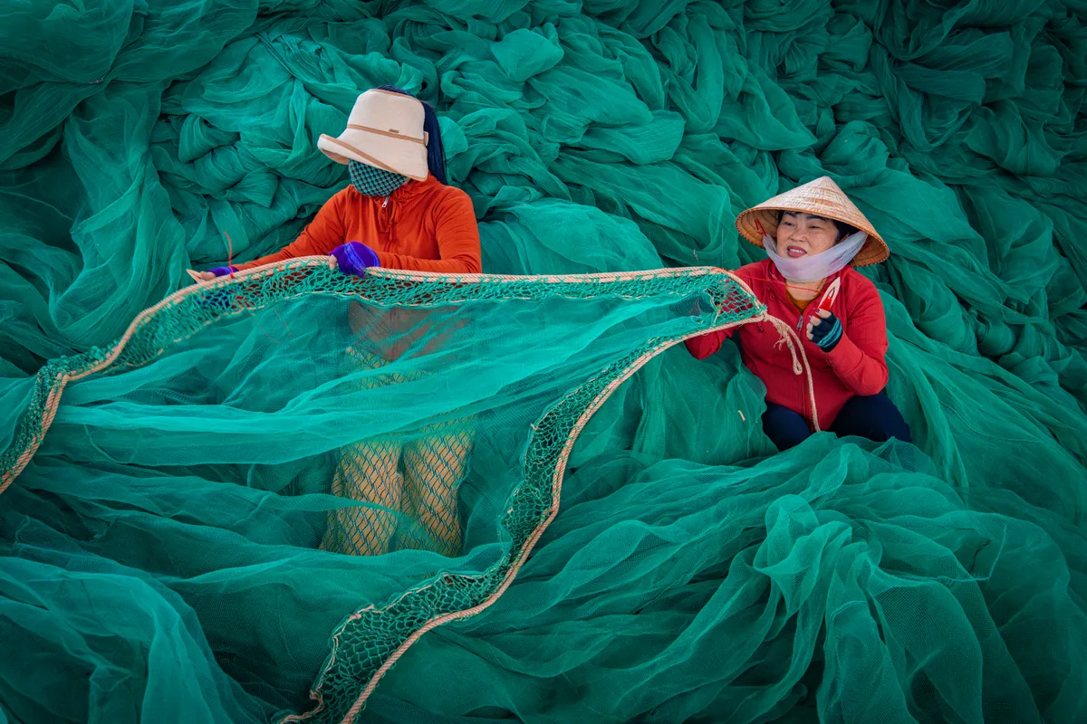 Nhịp sống yên ả nơi làng lưới Cửa Bé - Ảnh 2.