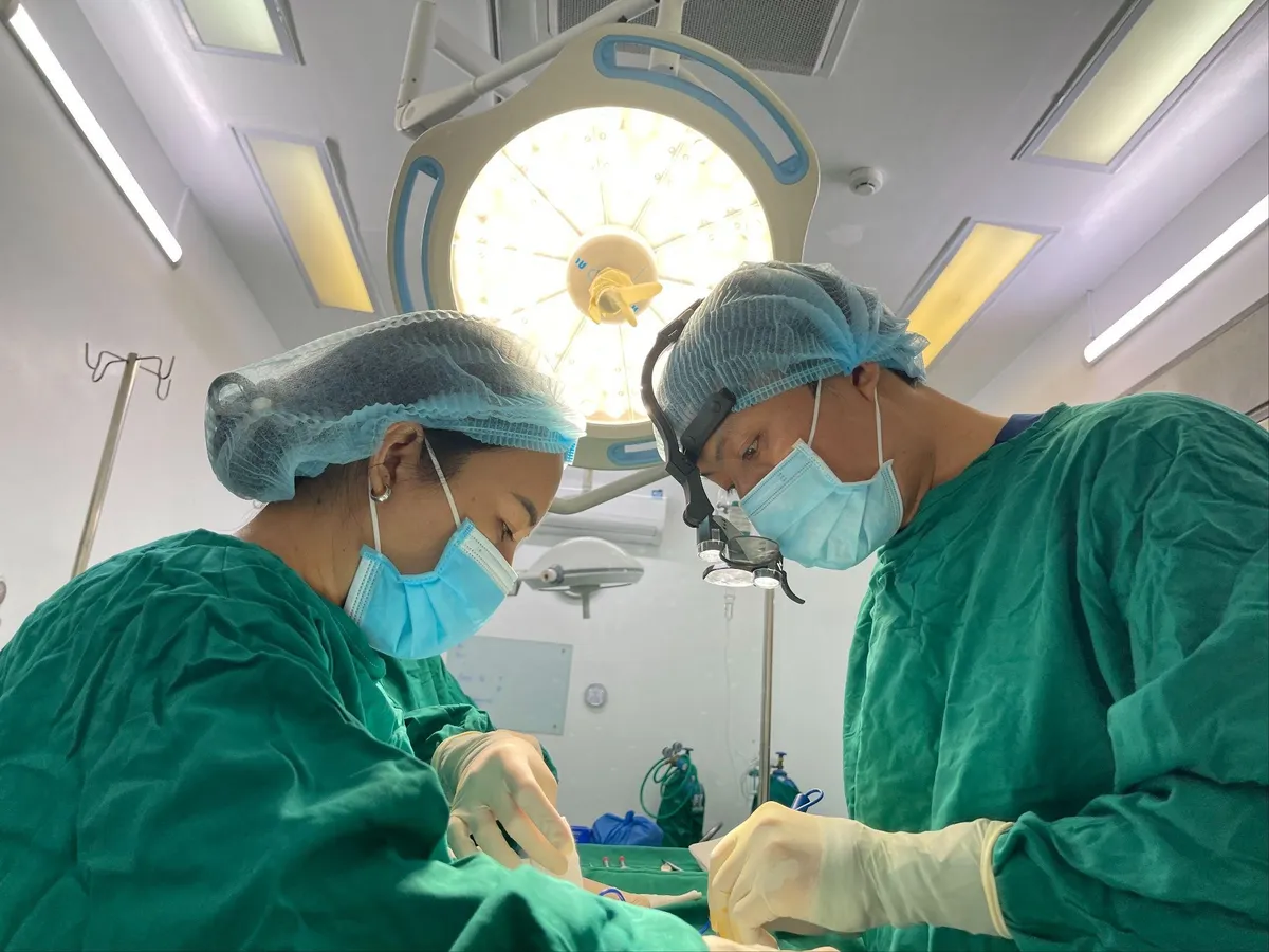 “Chữa lành” những di chứng thẩm mỹ: Hành trình y đức của Bác sĩ CKI Trần Đắc Quang - Ảnh 1. “Chữa lành” những di chứng thẩm mỹ: Hành trình y đức của Bác sĩ CKI Trần Đắc Quang - Ảnh 1.