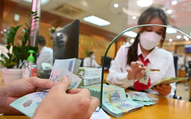 Lãi suất tiền gửi xuống thấp trong khi lãi cho vay đứng yên - Ảnh 1. Lãi suất tiền gửi xuống thấp trong khi lãi cho vay đứng yên - Ảnh 1.