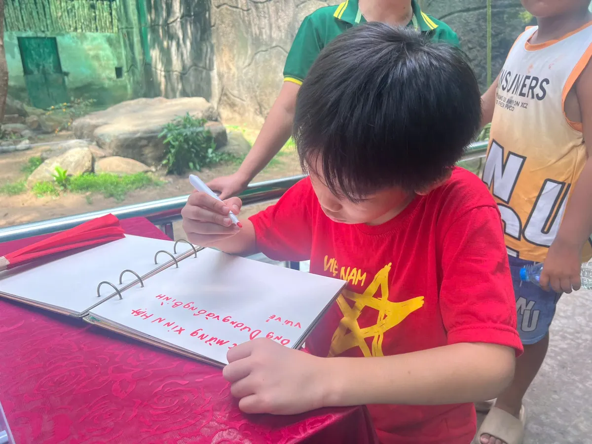 Xúc động lễ chia tay “ông” hổ Tây ở Thảo Cầm Viên Sài Gòn - Ảnh 4. Xúc động lễ chia tay “ông” hổ Tây ở Thảo Cầm Viên Sài Gòn - Ảnh 4.