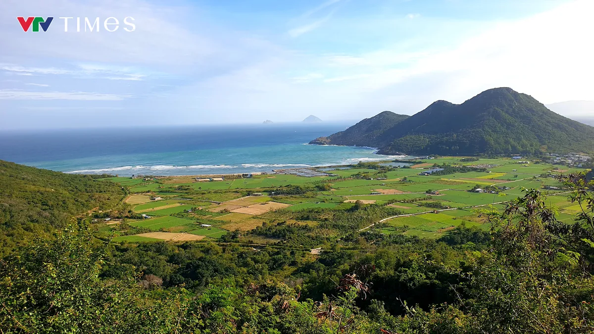 Gành Nhảy - Ninh Vân: Cung đường đèo ven biển uốn lượn giữa lưng chừng núi - Ảnh 10. Gành Nhảy - Ninh Vân: Cung đường đèo ven biển uốn lượn giữa lưng chừng núi - Ảnh 10.